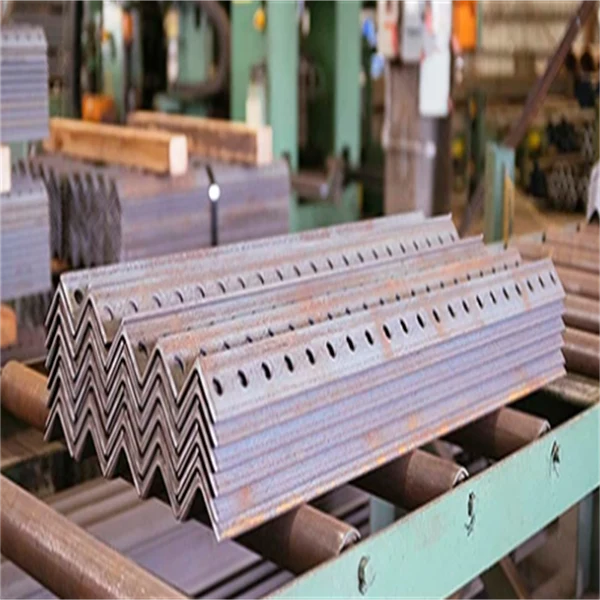 Keuntungan dari kinerja unik dan aplikasi lebar Angle Steel